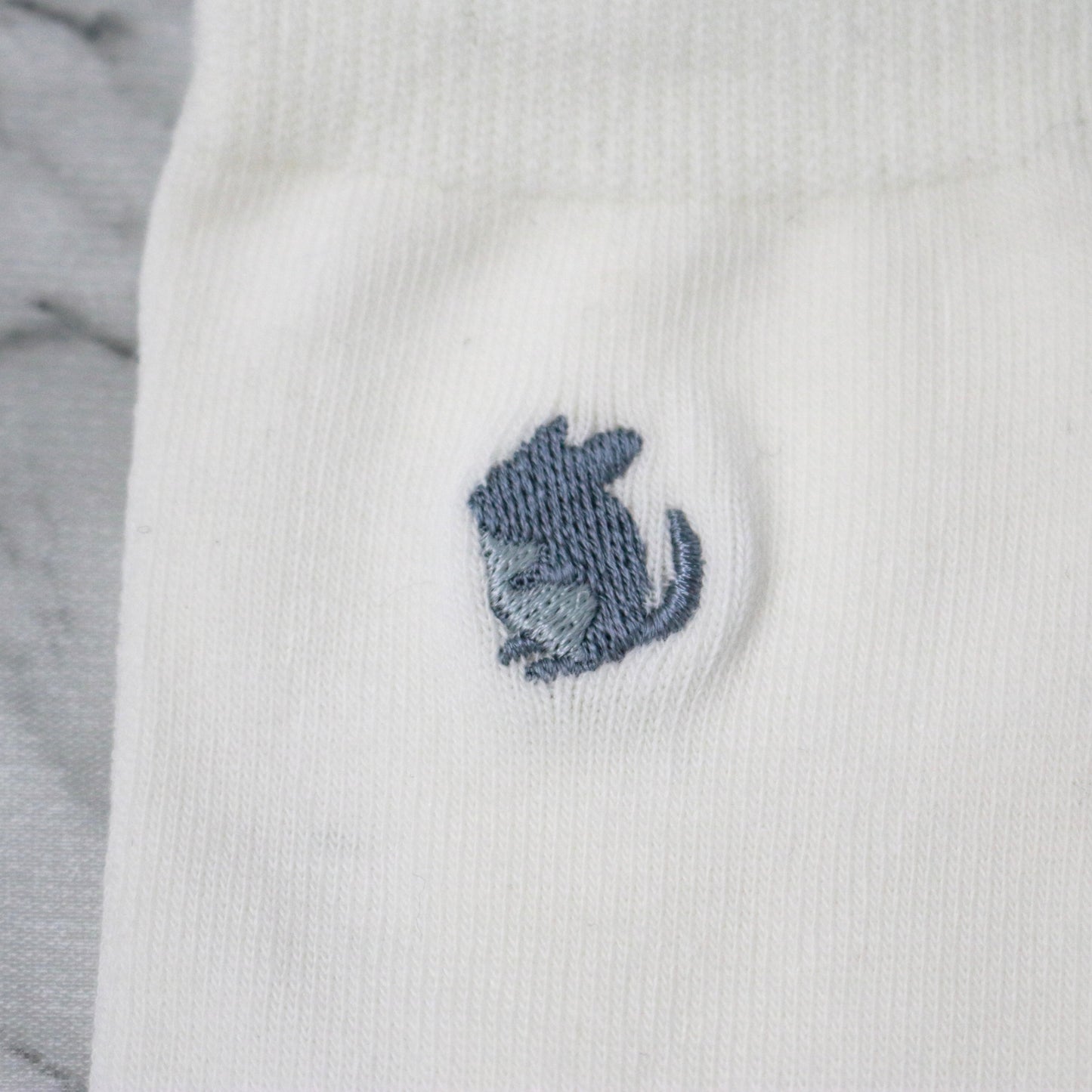 チンチラ刺繍靴下（キーポーチ付き）